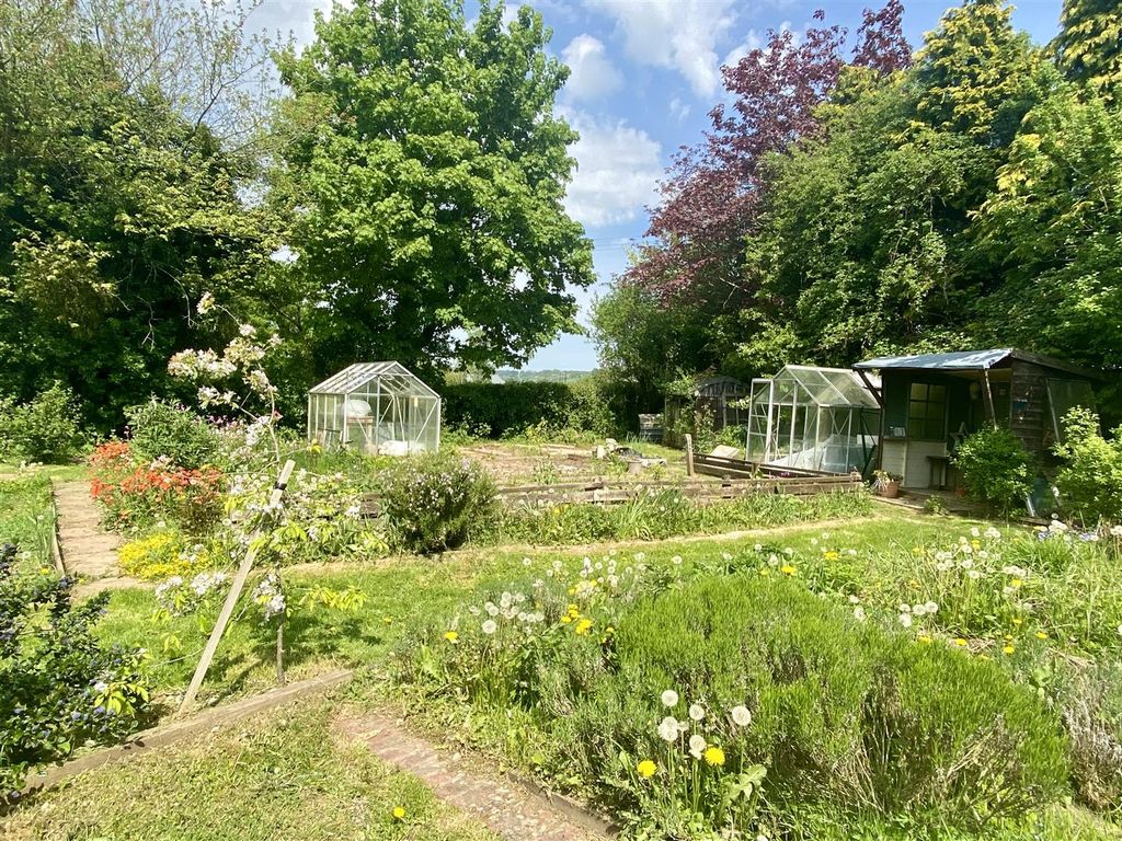 Property photo 2 of 18 Garden