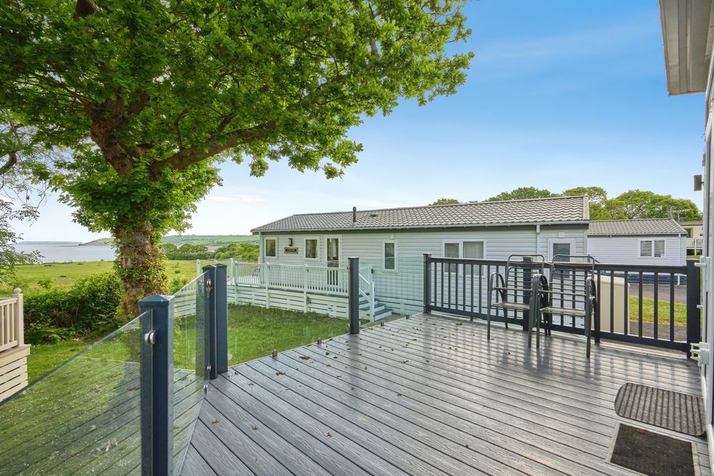 Property photo 3 of 16 Veranda