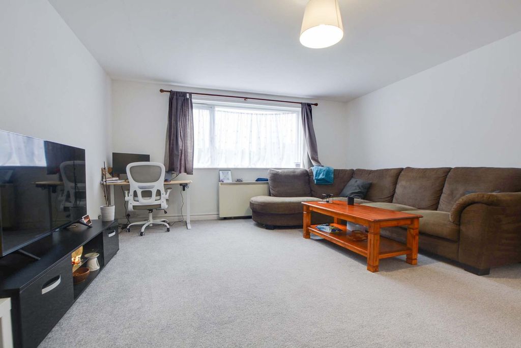 Property photo 2 of 9