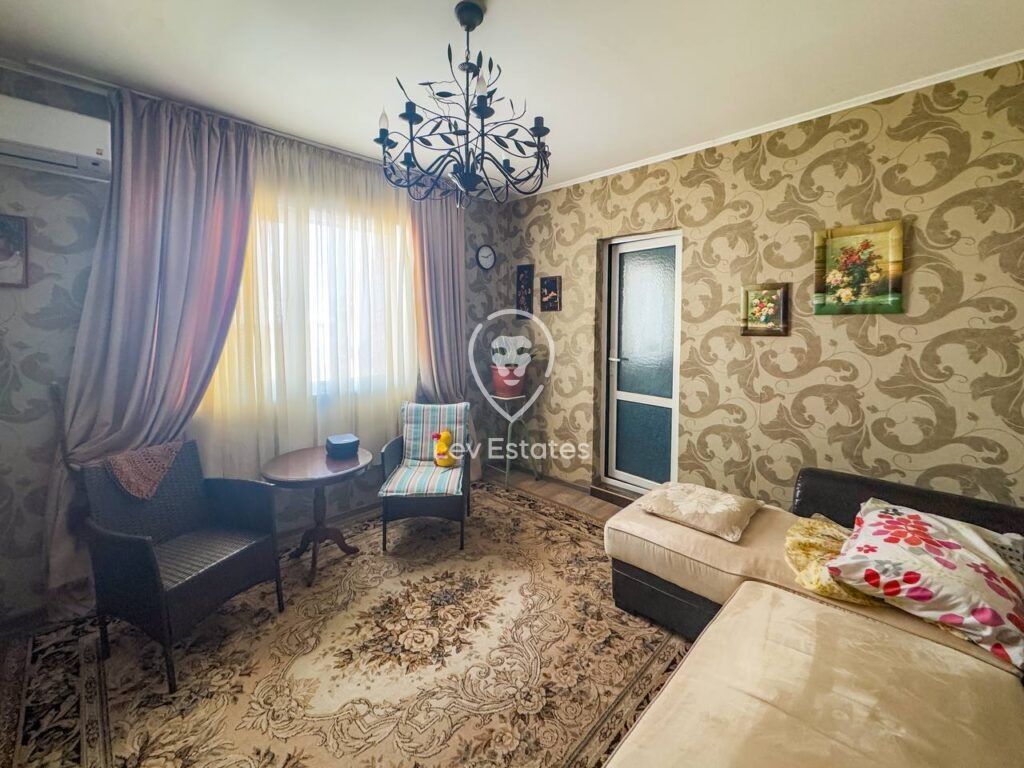Property photo 1 of 18