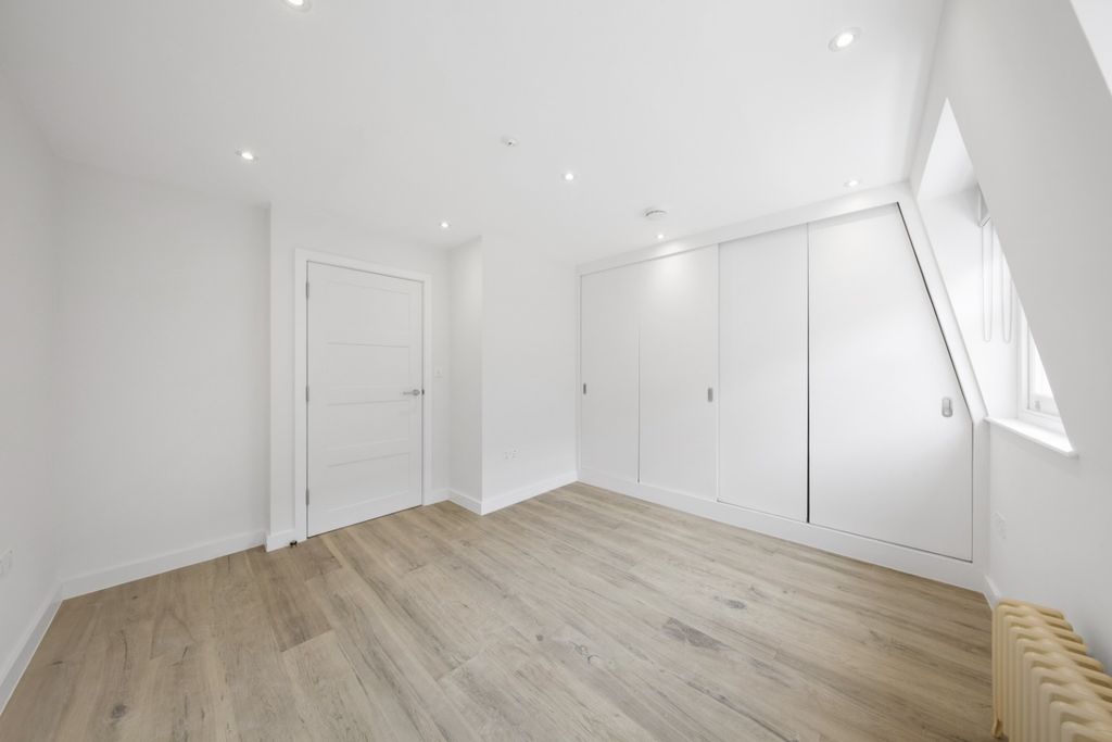Property photo 3 of 20 979343