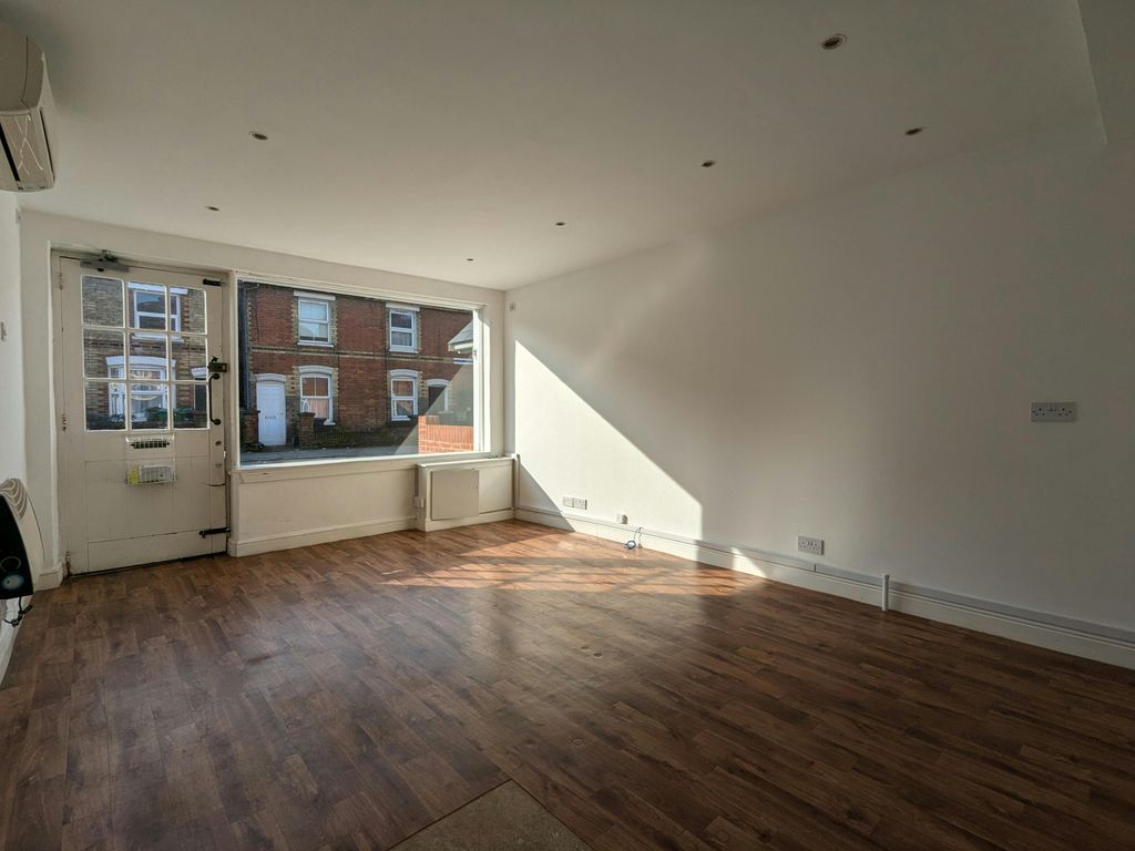 Property photo 3 of 8 1000005538.Jpg