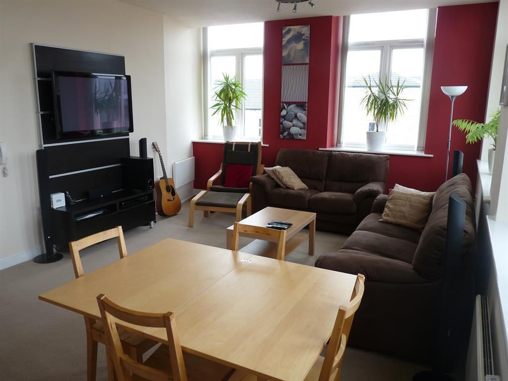 Property photo 2 of 9 Living Area