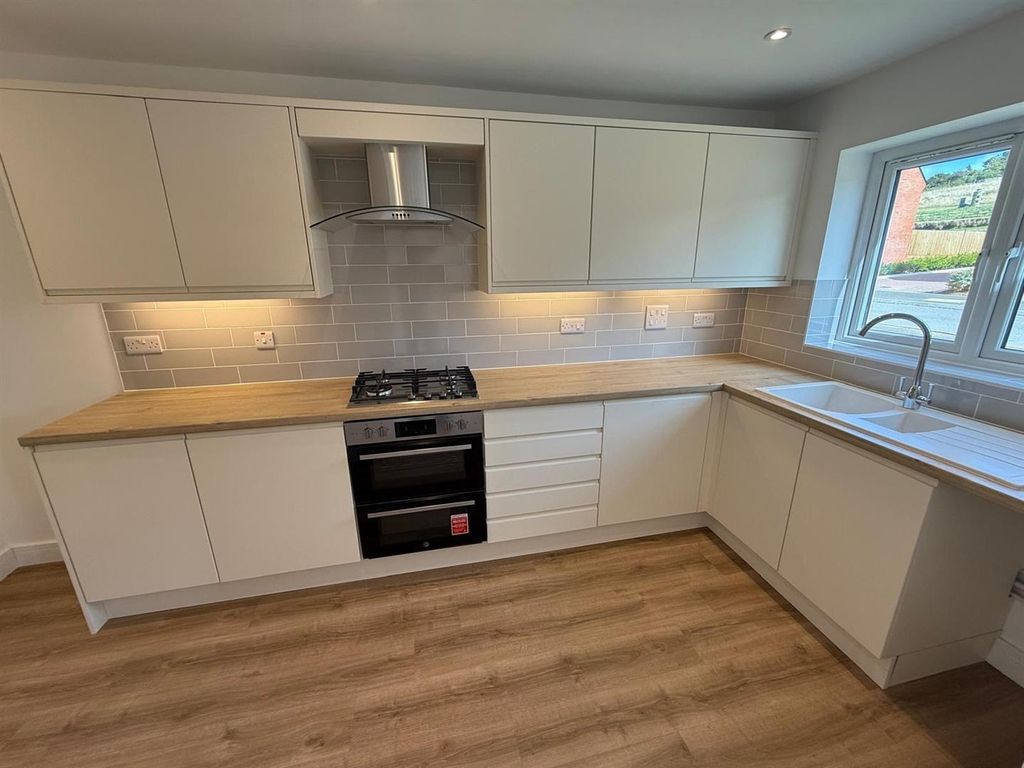 Property photo 3 of 13 Plot 455 Kitchen 1.Jpg