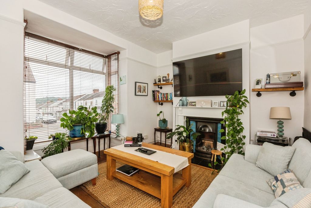 Property photo 2 of 20