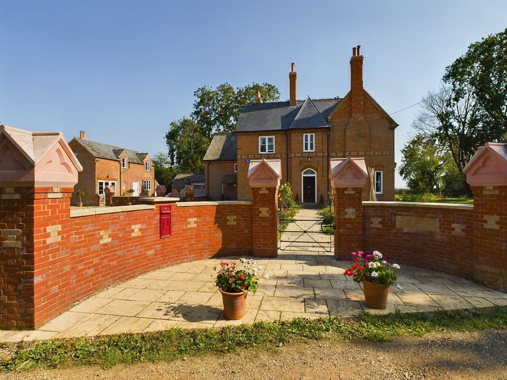 Property photo 3 of 34