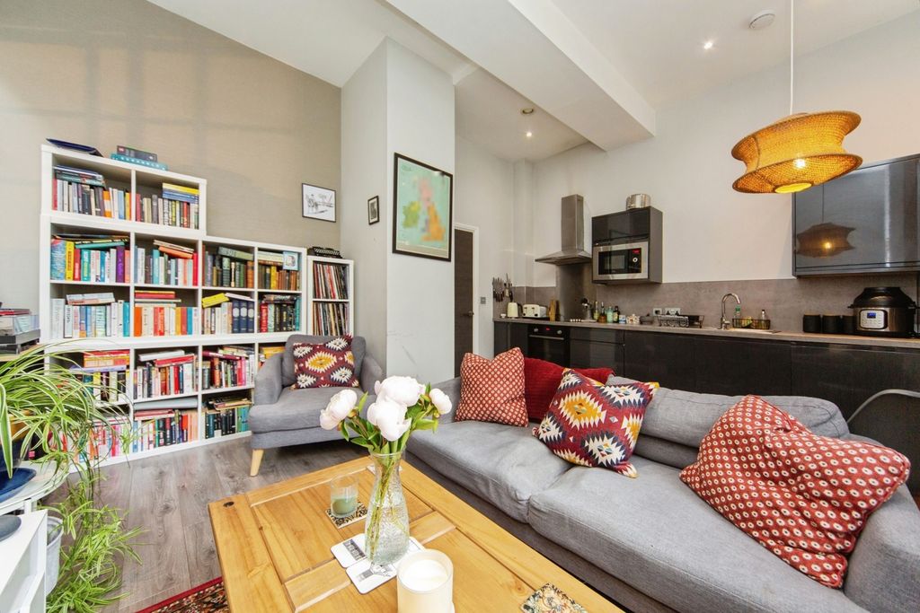 Property photo 1 of 18 Pbox-Img.Jpg