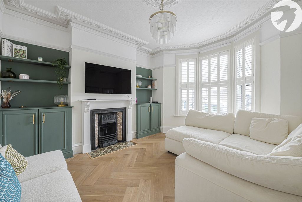 Property photo 3 of 24 Picture 3