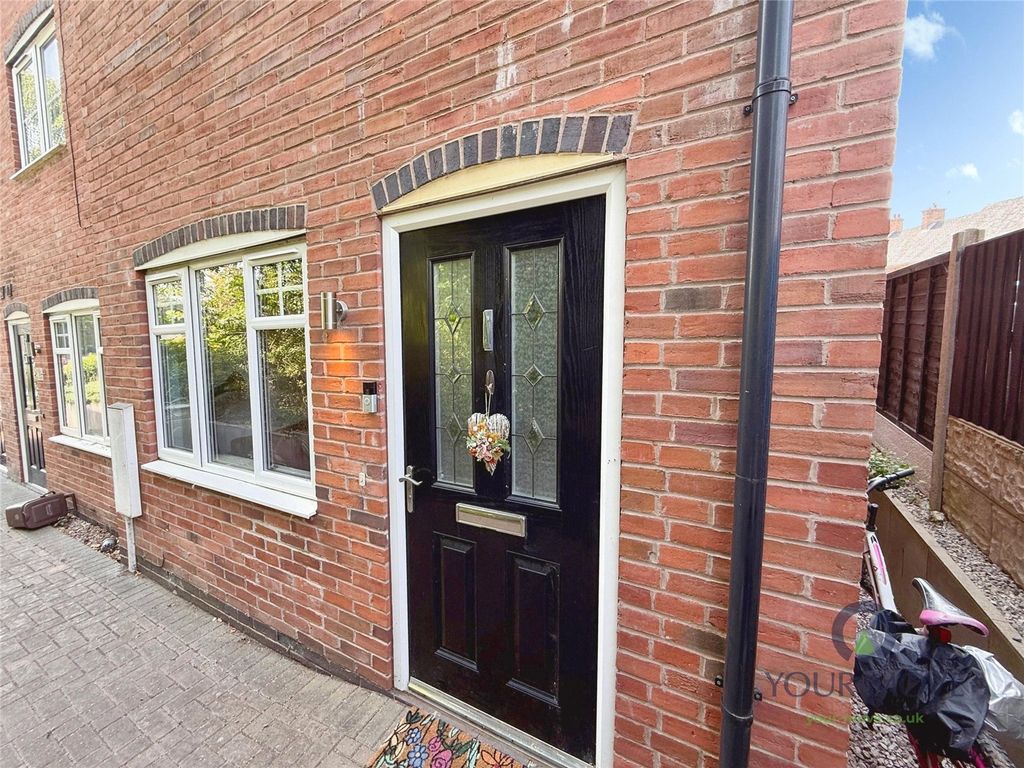 Property photo 1 of 10 Front