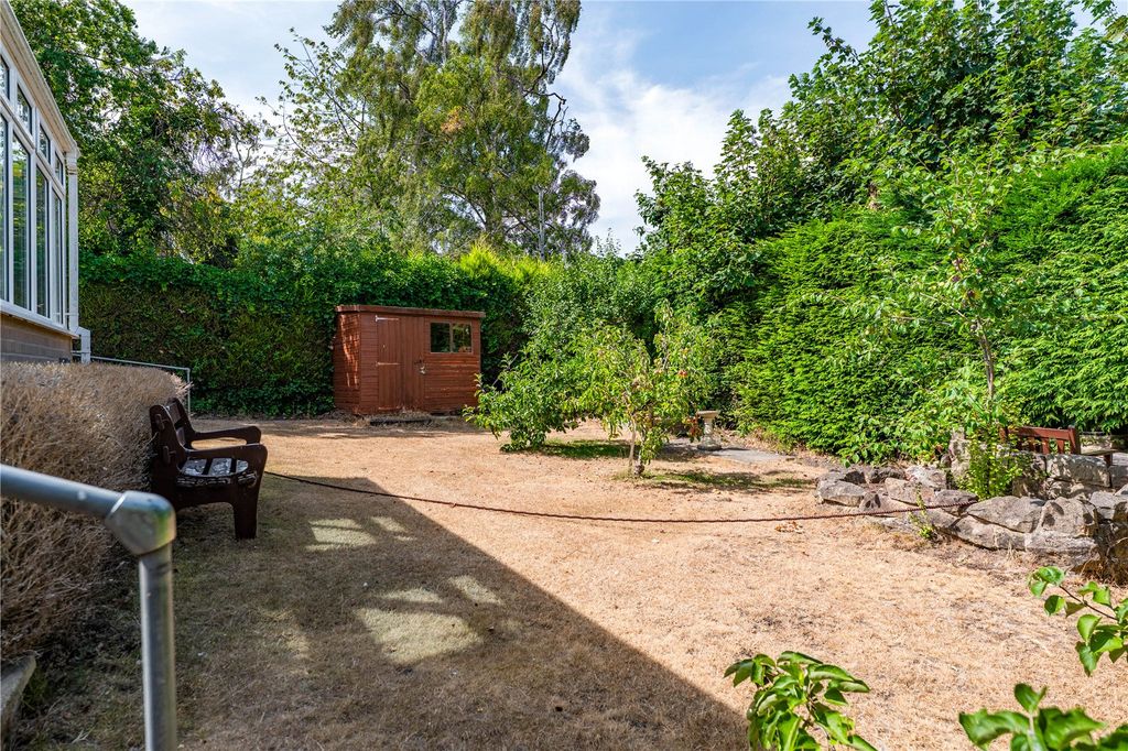 Property photo 2 of 31 Picture No. 11
