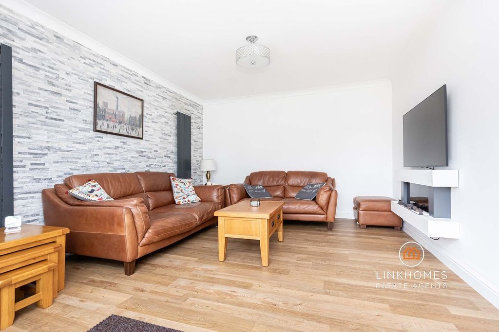 Property photo 3 of 33