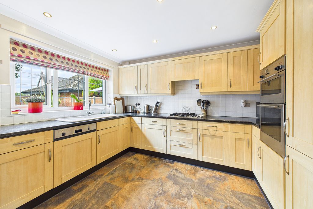 Property photo 3 of 17 Kitchen