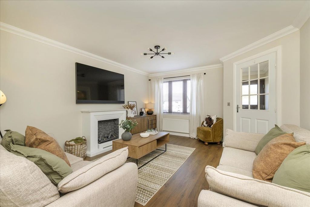 Property photo 2 of 40