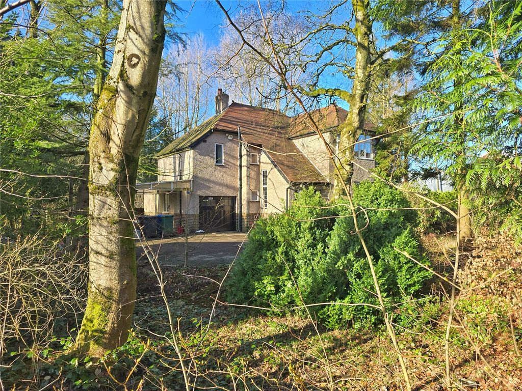 Property photo 1 of 27 Superb Detached