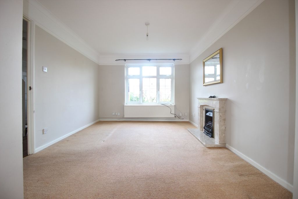 Property photo 2 of 10 Lounge 