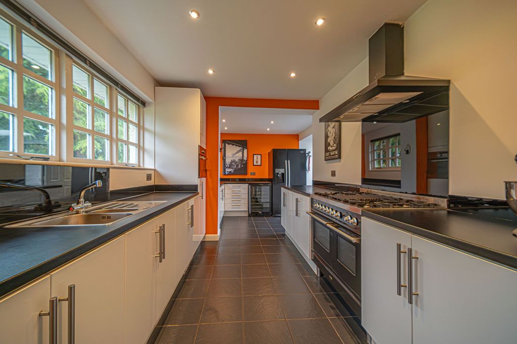 Property photo 2 of 51