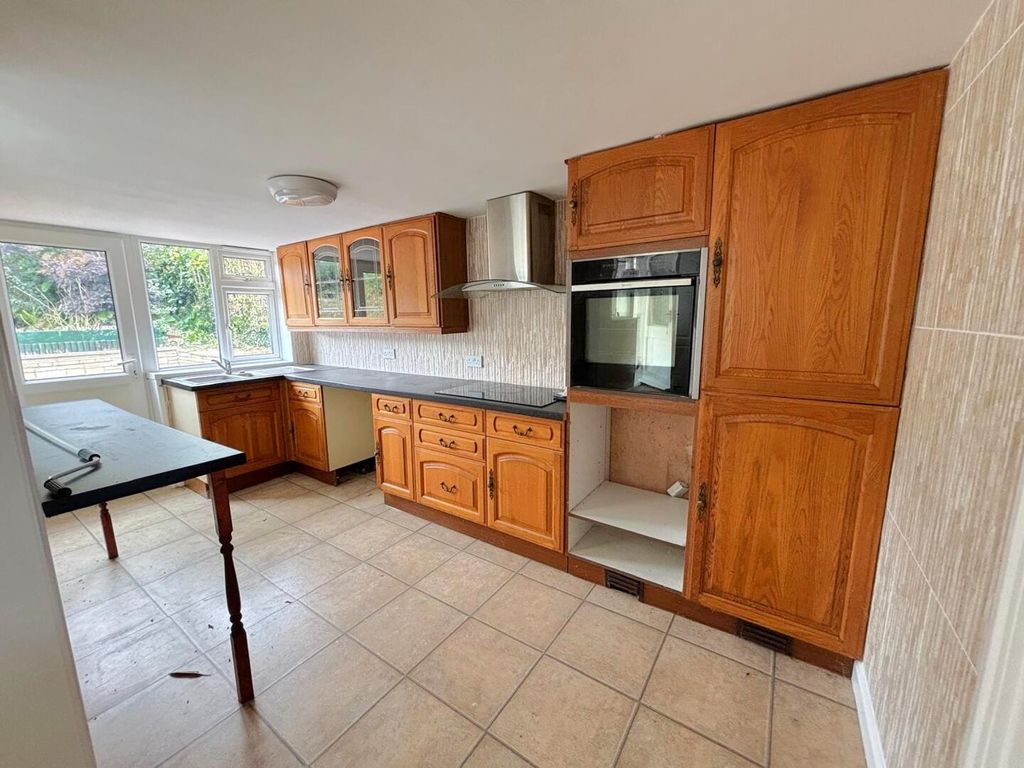 Property photo 2 of 18 Kitchen