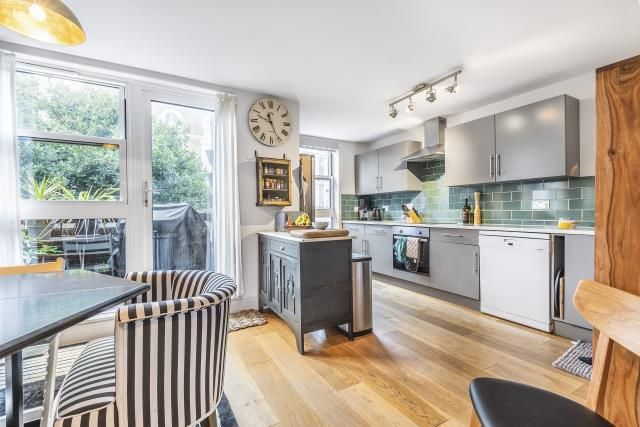 Property photo 1 of 10 Kitchen