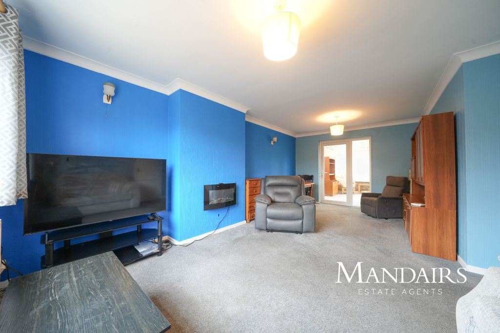 Property photo 2 of 27