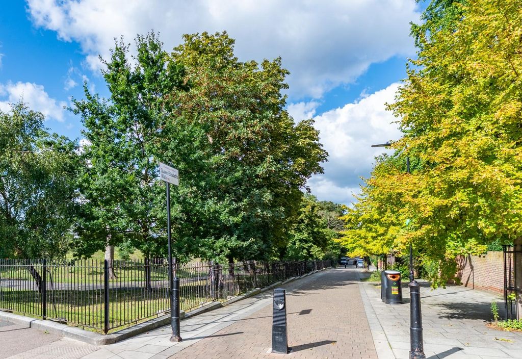 Property photo 2 of 6 Clissold Park
