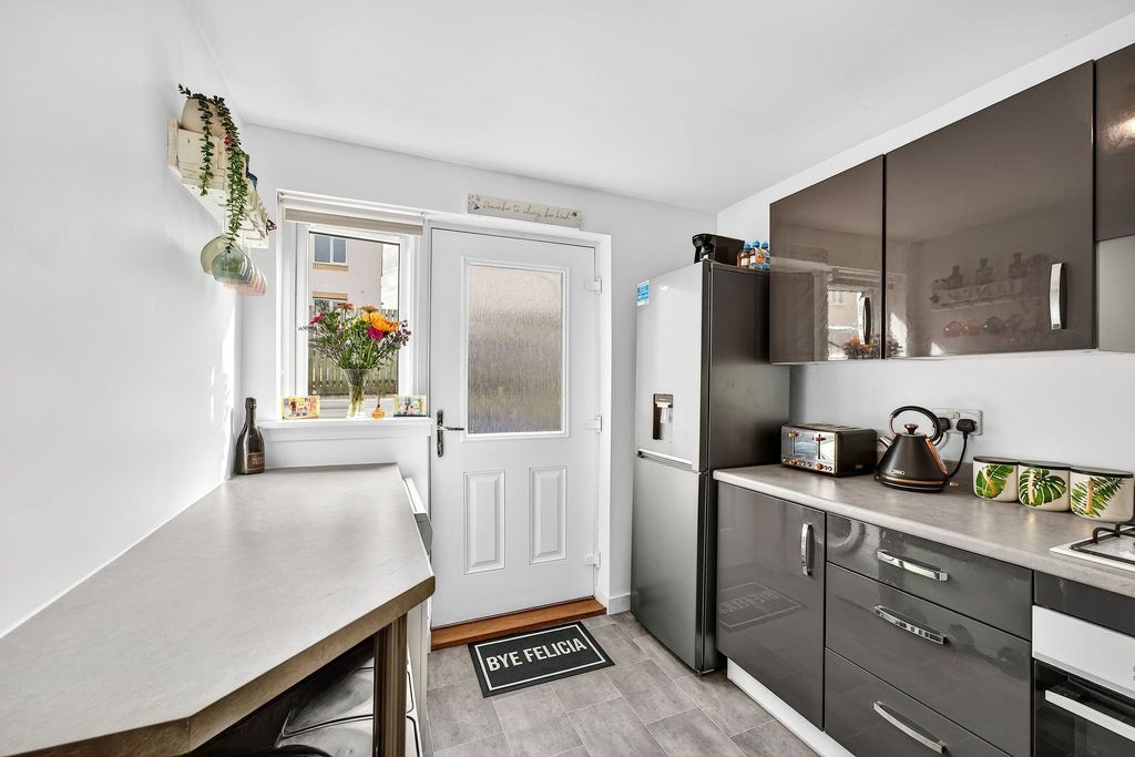 Property photo 3 of 19 Kitchen