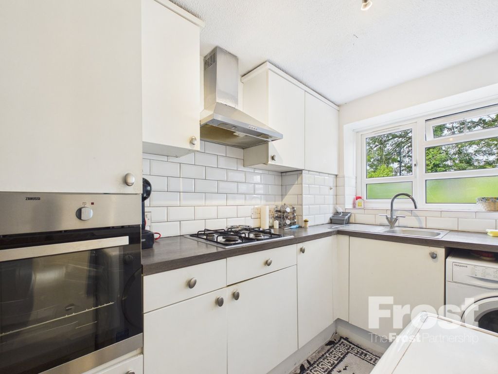 Property photo 3 of 7 Kitchen