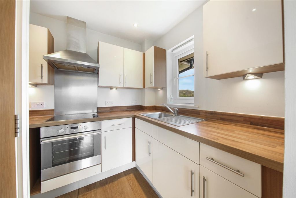 Property photo 2 of 13 Flat 14, Stevenson Court - Obyelbazgpsuf28Ktxqz.Jp