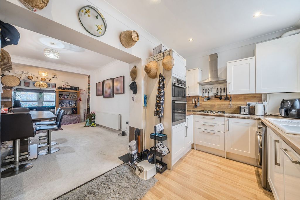 Property photo 2 of 19