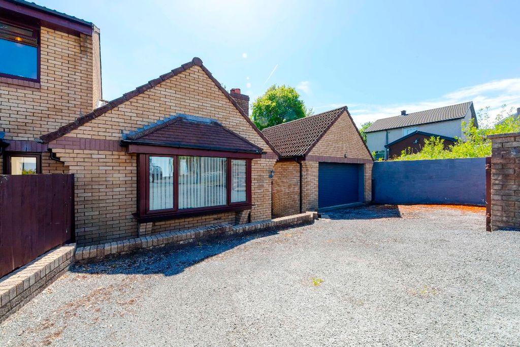Property photo 3 of 64