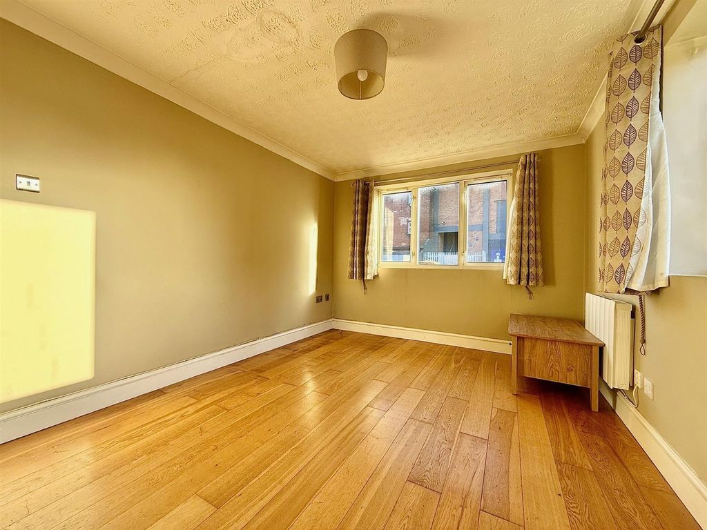 Property photo 2 of 6 Living Room