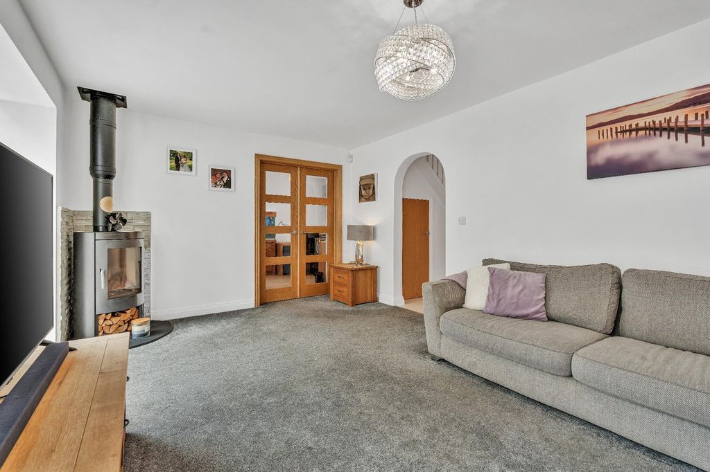 Property photo 3 of 40