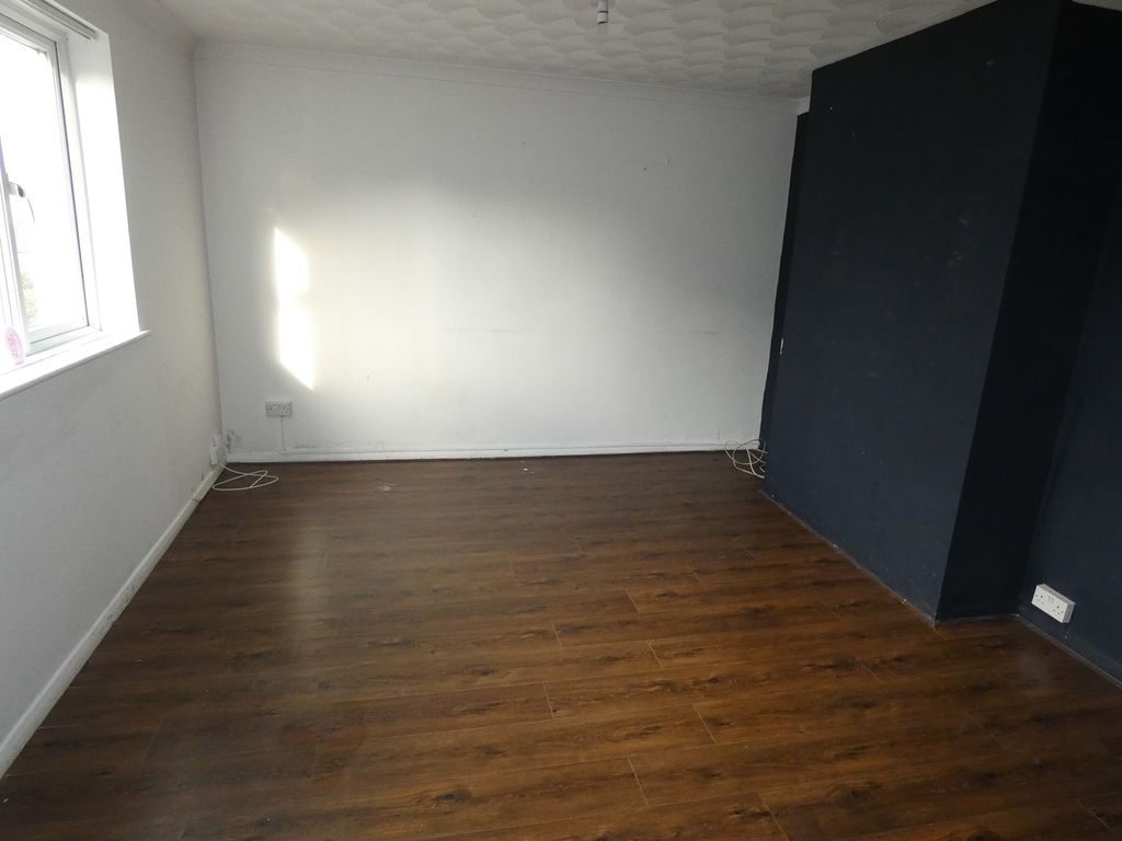 Property photo 2 of 9 Lounge