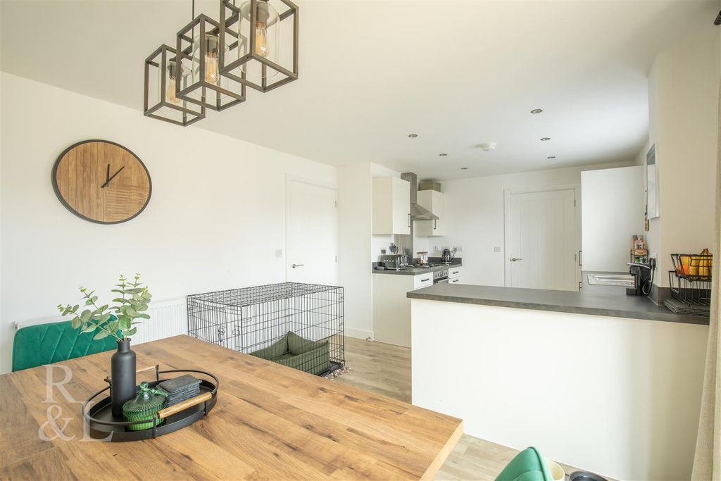 Property photo 3 of 25 9 Ivatt Close (8).Jpg