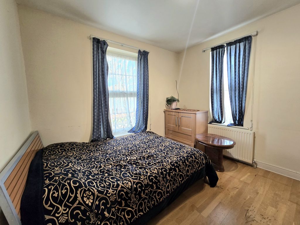 Additional image 33 of 7 bed detached house for saleGreat West Road, Hounslow, Greater London TW5