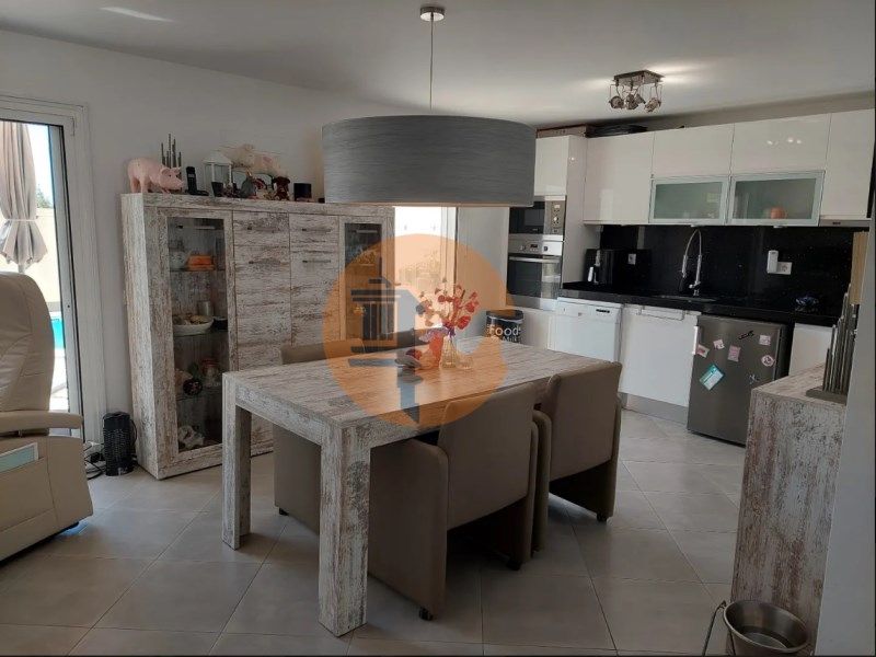 Property photo 2 of 35