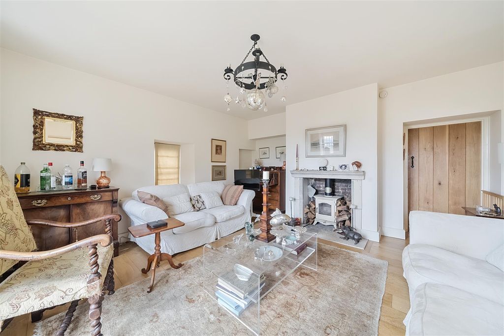 Property photo 2 of 19 Sitting Room