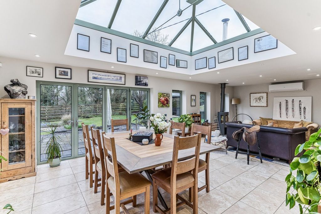 Property photo 2 of 26