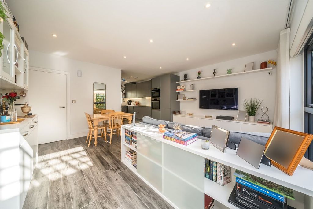 Property photo 3 of 9