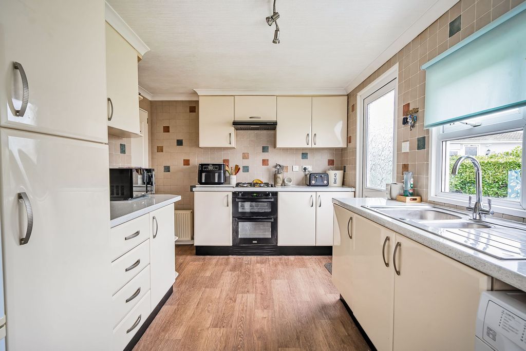Property photo 3 of 16 Kitchen