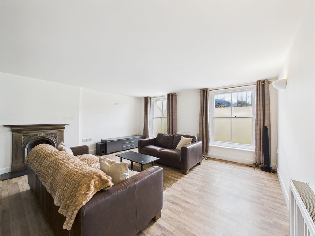 Property photo 2 of 8 Cam03519G0-Pr0396-Still004