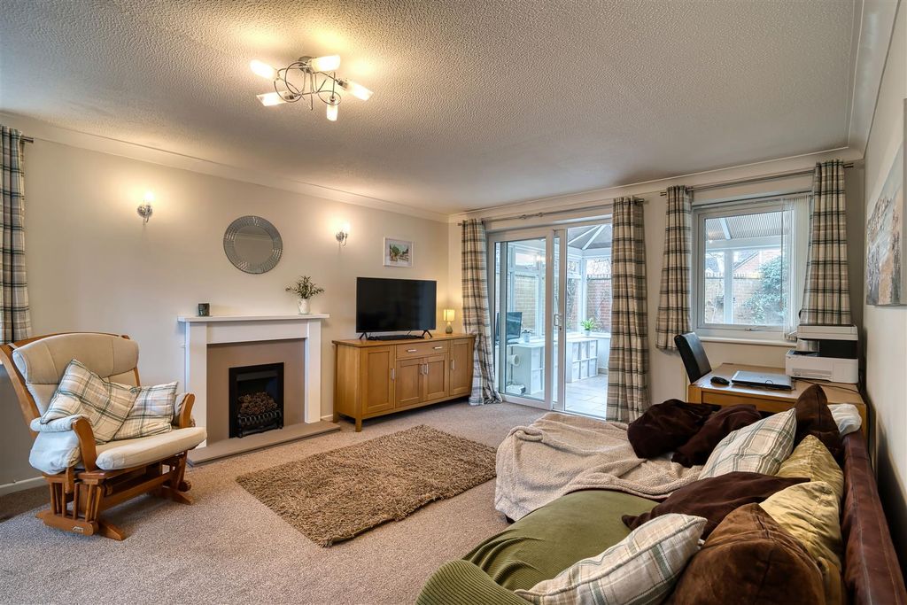 Property photo 2 of 11 Sitting Room