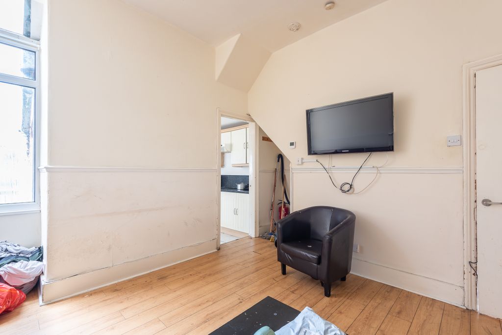 Property photo 3 of 23