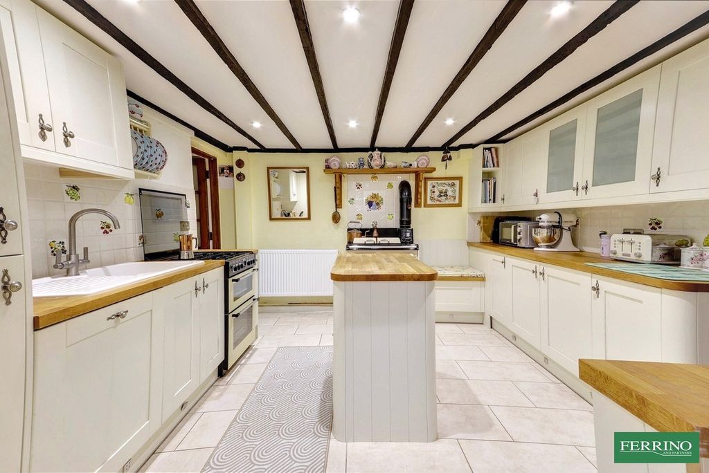 Property photo 3 of 29 Kitchen Breakfast Room