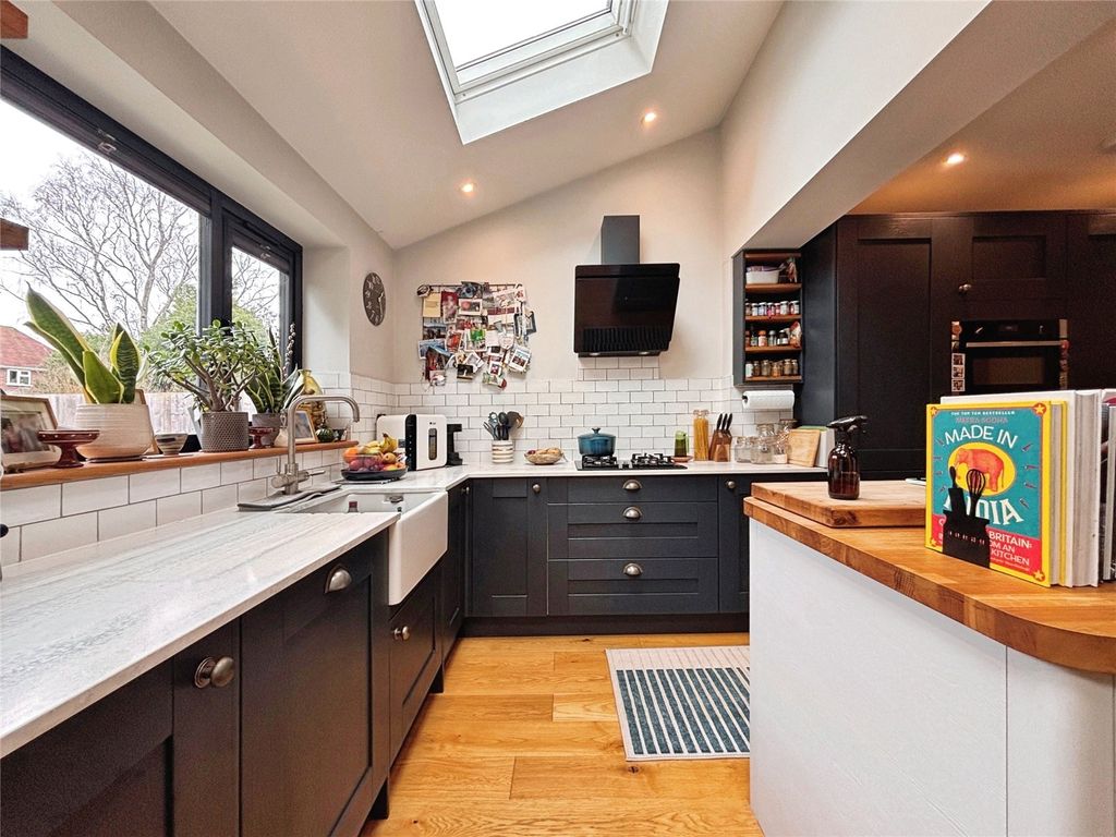 Property photo 3 of 19 Kitchen