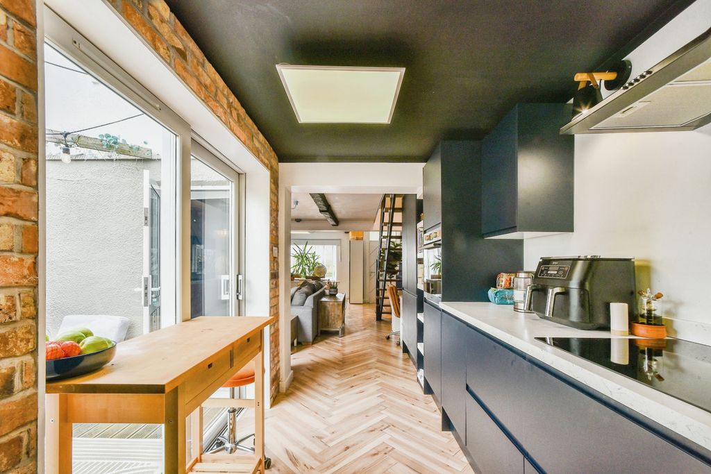 Property photo 3 of 19