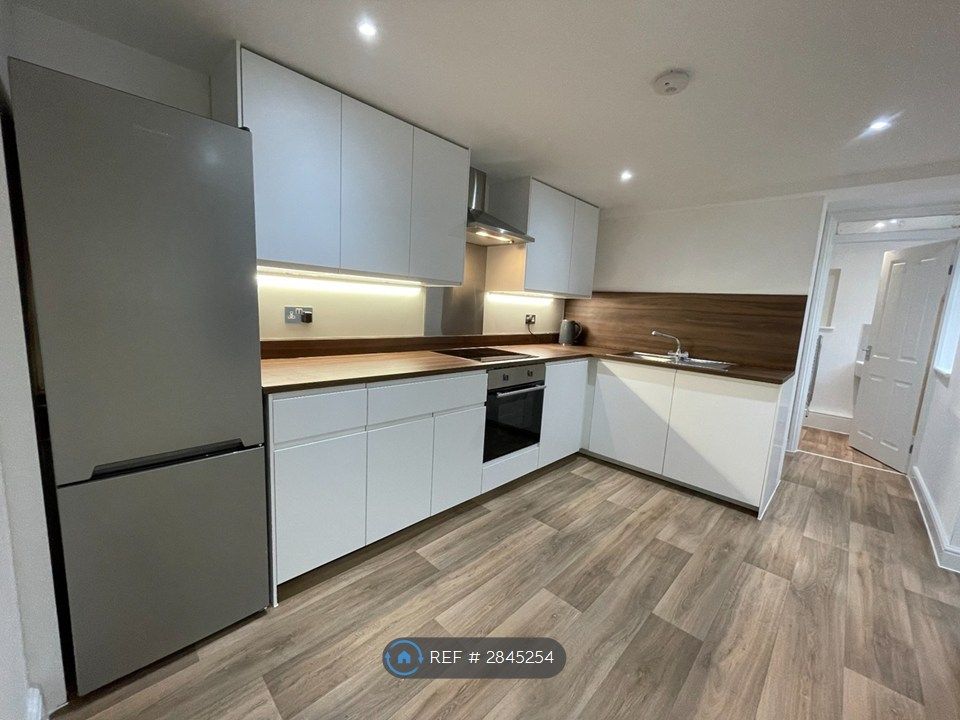 Property photo 2 of 18 Kitchen 1