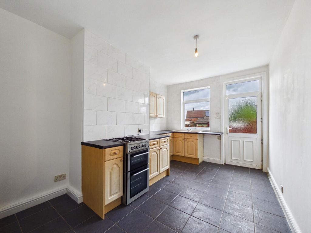 Property photo 2 of 10 Kitchen