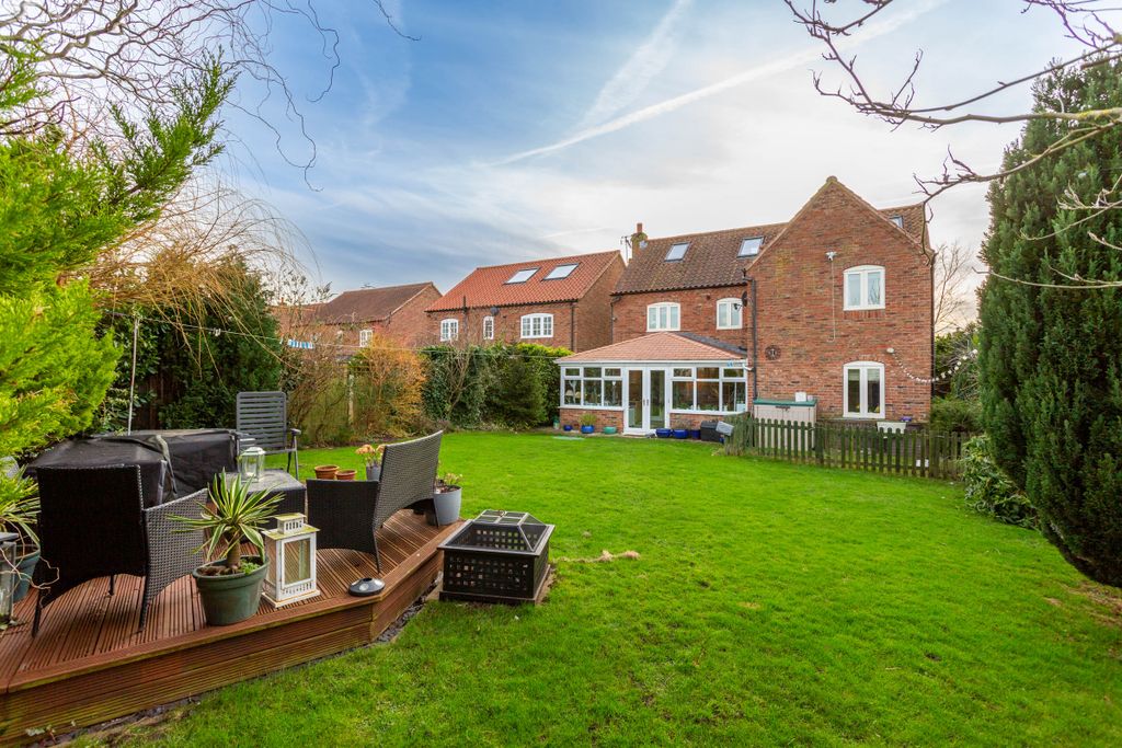 Property photo 2 of 40 Gardena