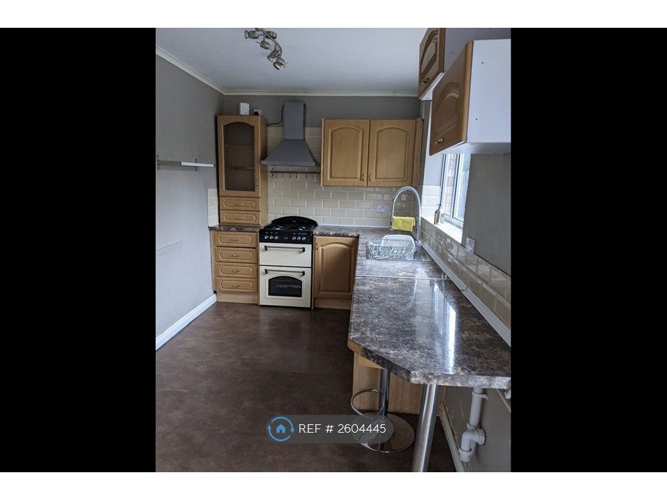 Property photo 3 of 9 Kitchen 1