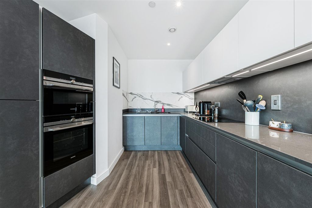 Property photo 2 of 13 31 Wiltshire House-7.Jpg